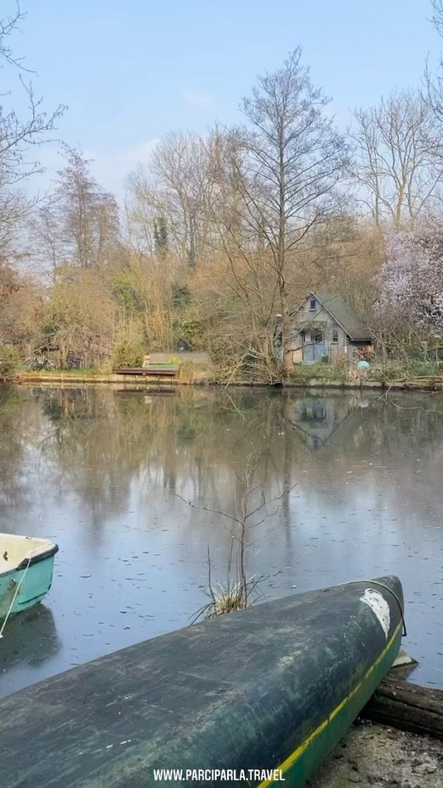 Toujours un plaisir de passer le week-end à Amiens, au milieu de la nature, dans les hortillonnages 🌸☀️🦋🦆🍃🪵

Et si vous chercher un guide pour une balade en bateau >> @freemanbox 
.
.
.
#amiens #amiensmaville #picardie #igersamiens #hortillonnages #hortillonnagesamiens #marais #regionhautsdefrance #cabane #tinyhouse #canard #naturelovers #barque